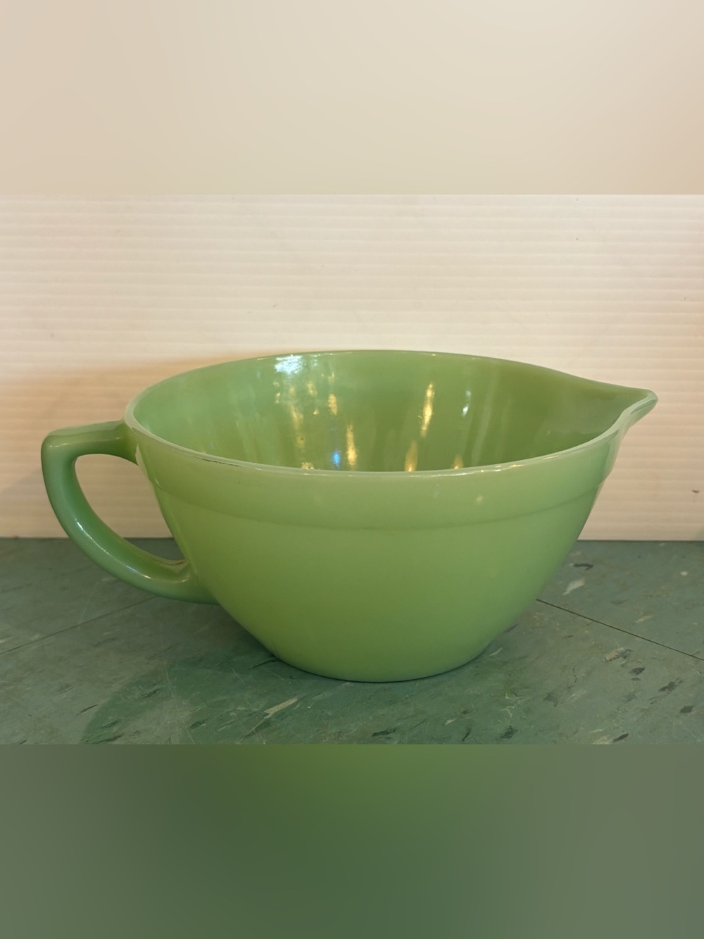 Vintage FireKing jadeite batter bowl
Spouted handle Fire King
